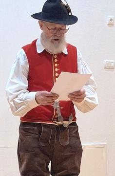 Ivan Kropivnik je z recitacijo  avtorske pesmi navdušil polno dvorano